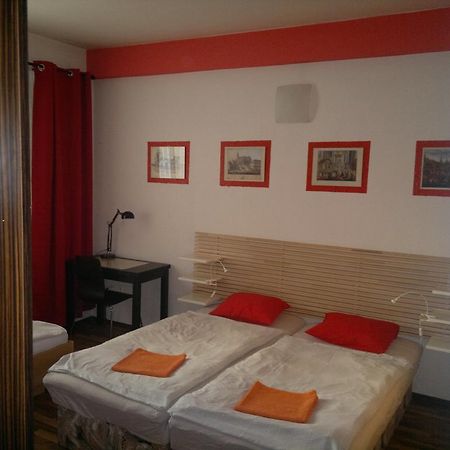 Red Apartment Братислава Стая снимка