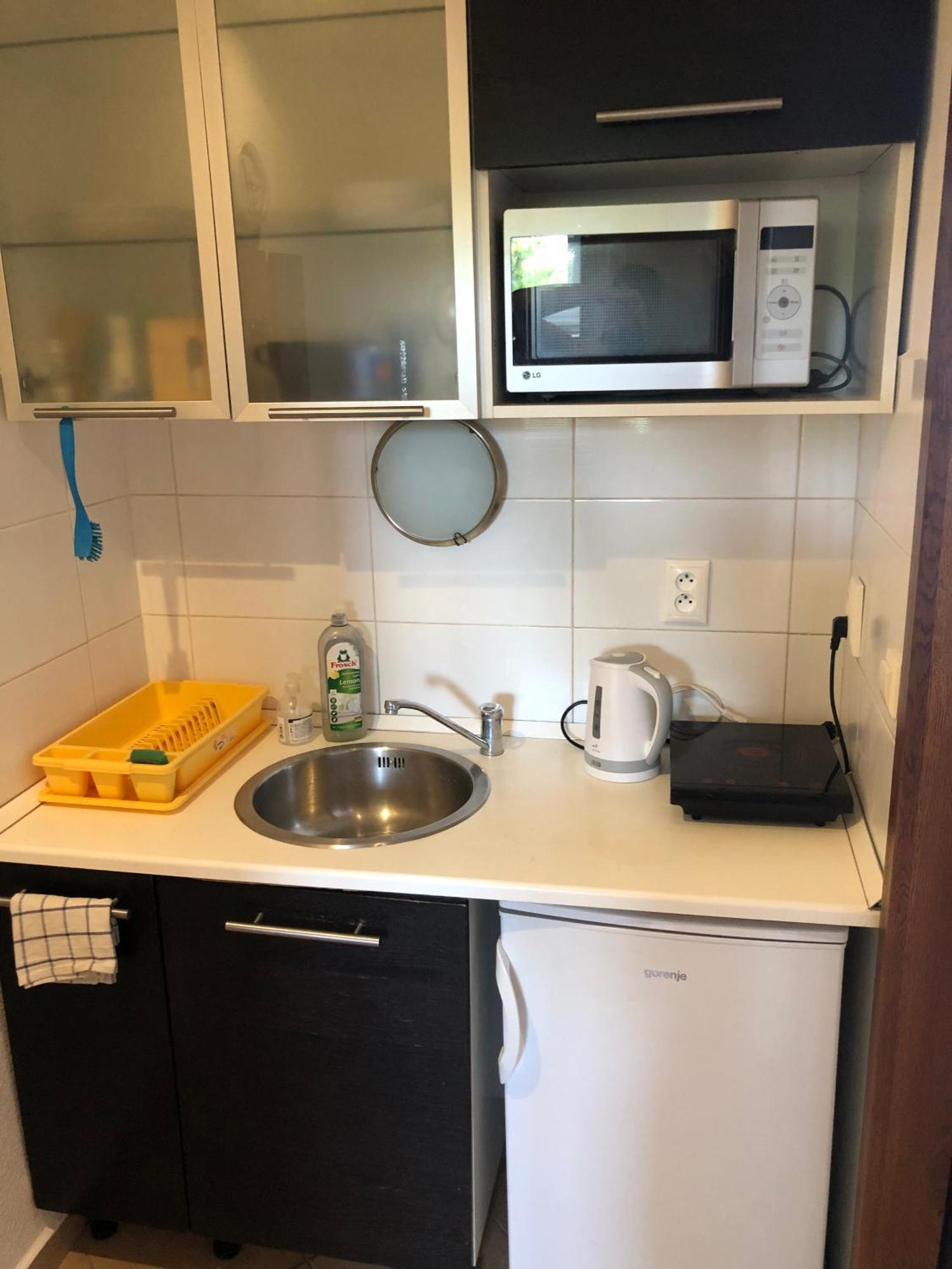 Red Apartment Братислава Екстериор снимка