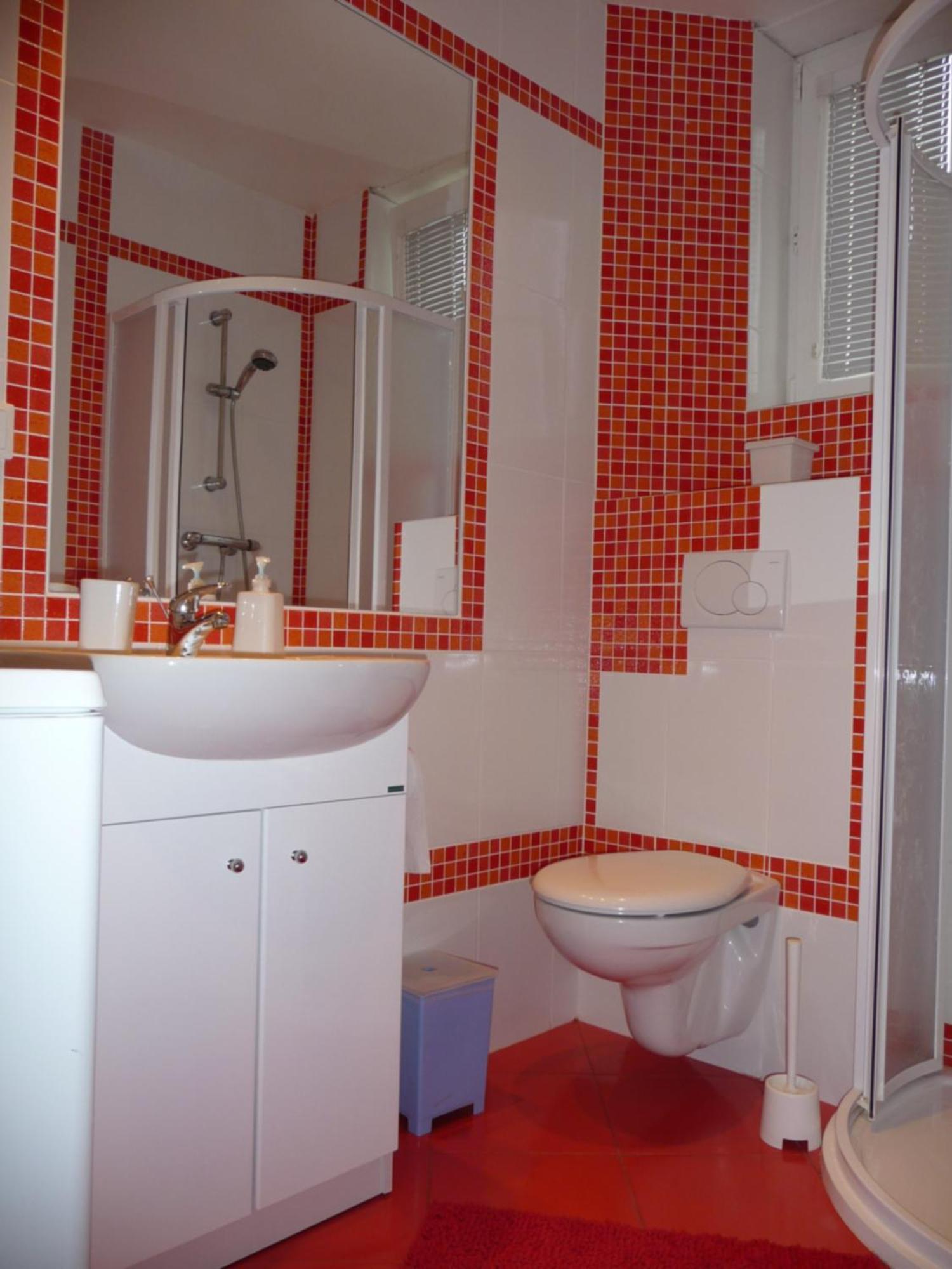 Red Apartment Братислава Екстериор снимка