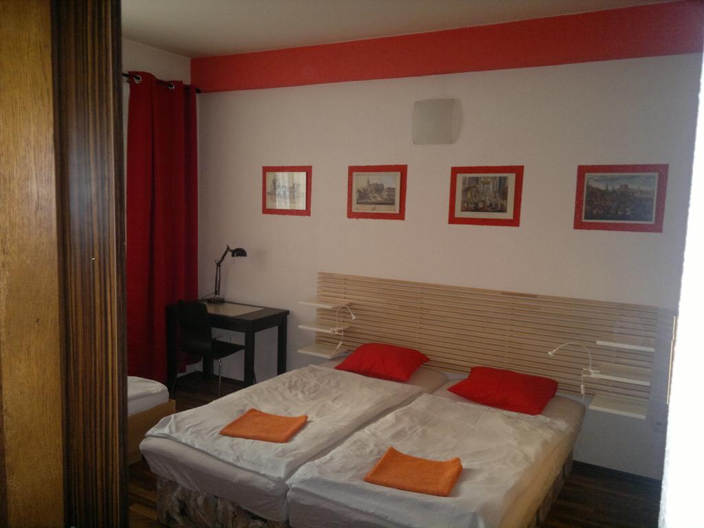 Red Apartment Братислава Стая снимка