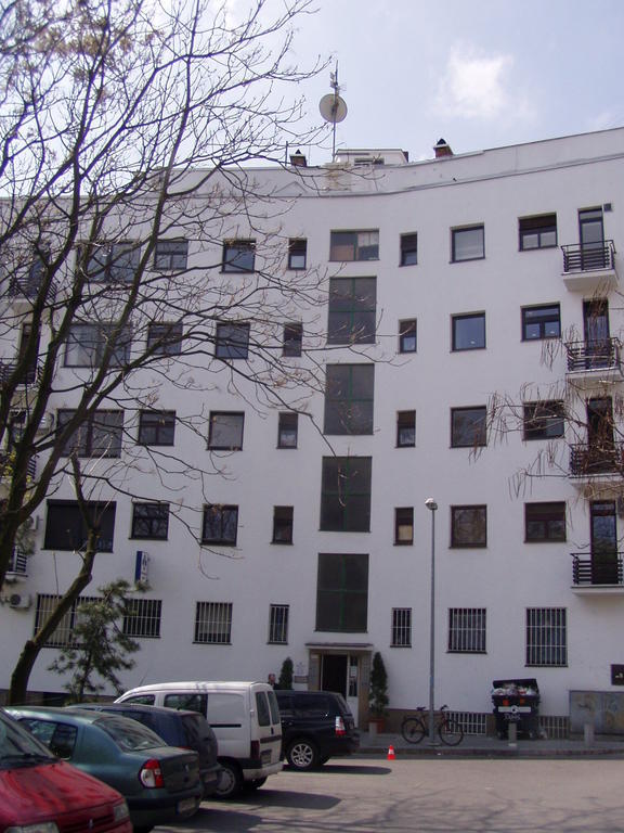 Red Apartment Братислава Екстериор снимка